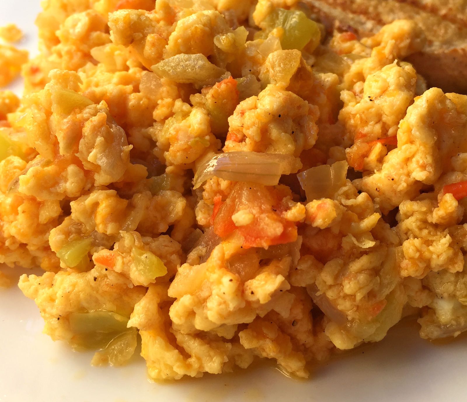 Revuelto de Huevos con Hot Dog